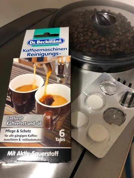 Таблетки для очищення кавоварок Dr.Beckmann Kaffeemaschinen Reinigungs-Tabs уп/6шт 4008455028712 фото